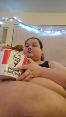 1475198471_it-s-a-new-year-and-i-m-hungry-who-s-feeding-me-to-the-nex_0.mp4