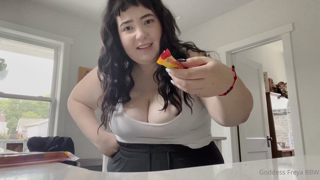 796204938_mommy-catches-you-sneaking-food-my-my-it-looks-like-momm_0.mp4