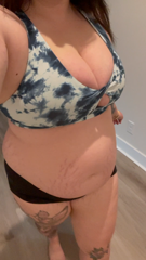 1058978619_getting-harder-and-harder-to-fit-all-of-me-in-the-frame_1.mp4