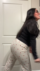 1428634340_the-way-i-felt-a-lil-jiggle-back-there-i-had-to-capture-it_0.mp4
