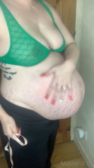 448569589_33-weeks-pregnant-measuring-come-and-watch-me-measure_0.m4v