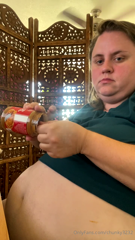 728283105_eating-on-the-job-is-my-favorite_0.mp4