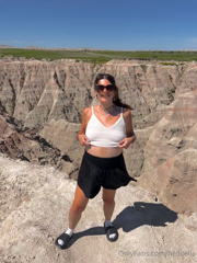 1148205136_happy-holidays-i-love-showing-my-titties-in-national-parks_2.mp4