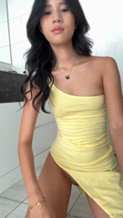 Silvia Lee - Yellow Dress Bathroom.mp4