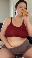 1500102865_katy-takes-a-footlong-check-your-dms-for-full-20-minute-vide_3.mp4
