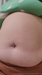 1128422016_do-i-look-plump-how-much-should-i-gain-my-tummy-is-jigglin_0.mp4