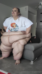 1314947088_am-i-heavy-how-would-you-react-with-more-than-600lb-of-p_0.mp4