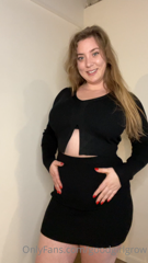 102250242_i-play-w-my-fat-pussy-in-the-second-one_1.m4v