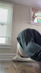 830455192_i-decided-to-try-and-do-a-headstand-cause-someone-on-tumblr_2.m4v