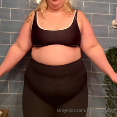 640748656_she-bought-stomach-control-leggings-to-try-to-wrangle-hersel_0.m4v