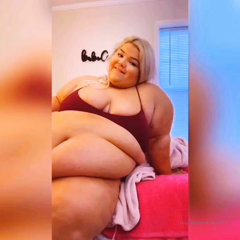 13718438_messy-piggy-stuffs-her-face-with-big-cake_0.mp4