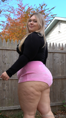 1474985643_which-is-your-favorite-pink-strawberries-or-cheetah-shorts_10.mp4