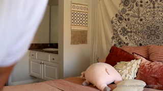 404185596_watch-my-newest-video-girlfriends-secret-stuffing-session_0.m4v