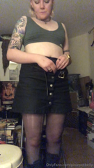 1241271622_after-only-one-day-of-trying-to-pull-cheap-tights-over-my-fa_9.mp4