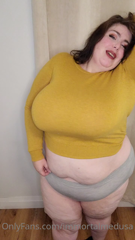 240178996_don-t-i-look-so-cute-in-yellow_0.m4v