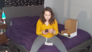 79043578_late-night-stuffing_0.mp4