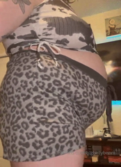 829022459_does-anyone-else-think-my-big-bloated-belly-is-looking-parti_1.mp4