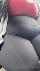 283370584_yall-when-this-stylist-tried-to-lower-this-chair-it-wouldn_1.mp4