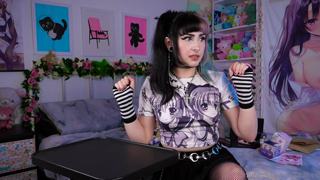 627438606_comic-con-haul-unboxing-a-cute-figure-also-a-suss_0.mp4