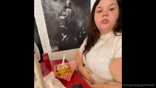 806331678_heart-attack-grill-stuffing-with-weigh-in-from-august-2022_0.mp4