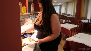 326501487_waddles-around-the-breakfast-buffet_0.m4v