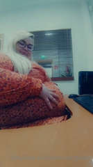 127613688_normal-office-chair-vs-500lbs_0.mp4
