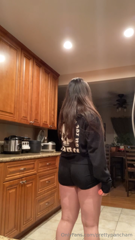 1896741638_if-i-keep-eating-like-this-will-yall-think-im-still-cute_0.mp4