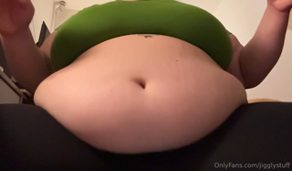 1020409342_enjoy-these-slow-motion-belly-jiggles_0.mp4