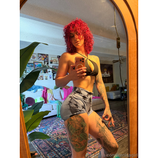 kenisagirl_2702591568_source (1).png