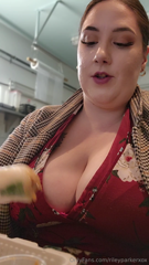 882886096_nom-mom_0.mp4