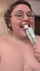 982890588_have-to-lick-every-last-drop-of-frosting-right_0.mp4