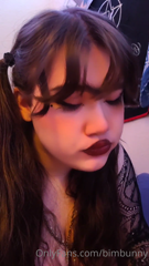 238915547_update-my-lipstick-is-getting-so-messed-up-because-i-m-eati_3.m4v