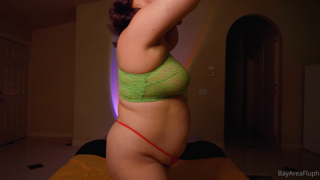 1482420451_watch-as-i-seductively-oil-up-my-voluptuous-body-each-curve_0.mp4