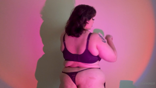 486706537_showing-off-the-outfit-before-i-made-the-vid-for-this-set_0.m4v