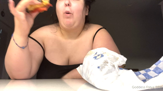 458721578_piggy-cooks-a-thanksgiving-feast-it-s-my-biggest-stuffing_0.mp4