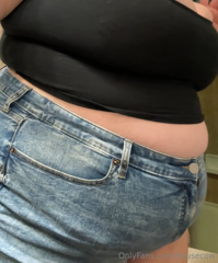 1986314939_a-couple-more-little-videos-for-yall-showcasing-my-boobs-es_0.mp4