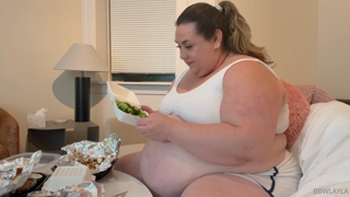 1819902790_stuffing-my-face-with-soo-much-food-mainly-carbs-which-are-s_0.mp4