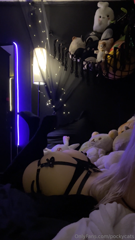 922296305_i-love-booty-garter-belts-hehe_0.mp4