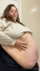 859011827_some-casual-belly-love-i-cant-believe-how-big-and-heavy-i_0.m4v