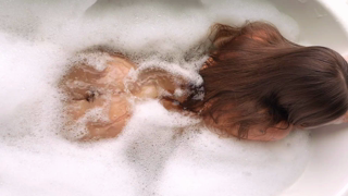 [07-07-25] [PornHub with Ads] Amazing amateur couple sex - cutie gets a powerful CREAMPIE after a hot bath! - Hottiestwo [1080p].mp4