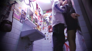 クラブ好きなA●N客室乗務員をクラブトイレでxxxお持ち帰りしてアテンションブリブリFLYセックス.ts