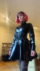 419528877_trying-to-find-the-best-lighting-angles-for-my-photos-s_2.m4v