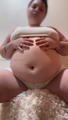 1889786340_greedy-girl-chugs-for-gainsthese-shakes-are-getting-thicker_0.mp4