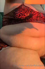 327832262_i-was-feeling-soooo-empty-and-horny-the-other-day-so-i-got_2.m4v