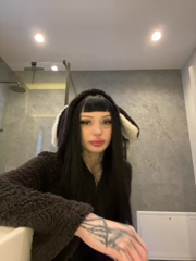 madelinexx_2025-11-04_06-51-47_854.mp4