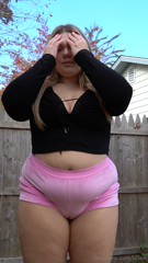 1474985643_which-is-your-favorite-pink-strawberries-or-cheetah-shorts_11.mp4