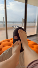 1485990295_New foot worship video with @livialovex she's an actual pro .._01_0hxk04zl7j115riyqo3zi_source.mp4