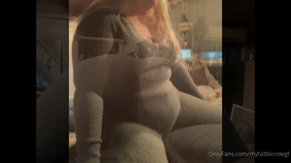 229961983_she-gets-horny-when-shes-hungry-watch-her-bounce-and-twer_0.m4v