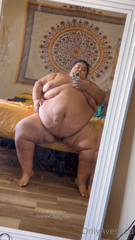 496341896_watch-me-jiggle-my-whole-body-after-stuffing-my-fat-gut_0.m4v