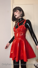 532562334_first-time-layering-latex-and-it-feels-so-good-teasing-you_0.m4v